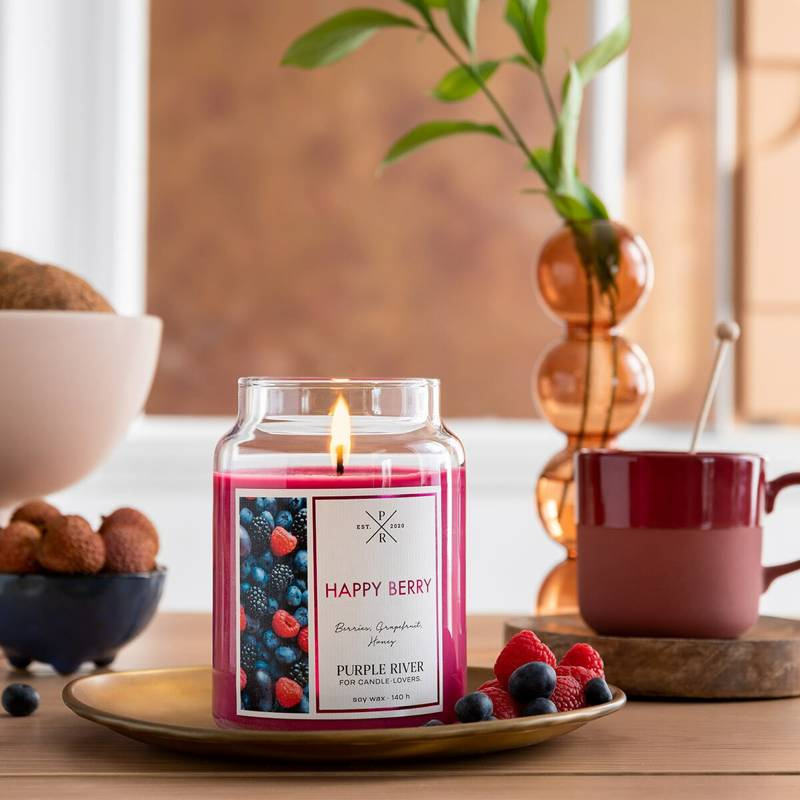 Candela di soia profumata in vetro Purple River 623 g - Happy Berry